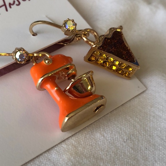 Betsey Johnson Mixer & Pumpkin Pie Slice Mismatch Drop Earrings Crystal NWT - Picture 5 of 11
